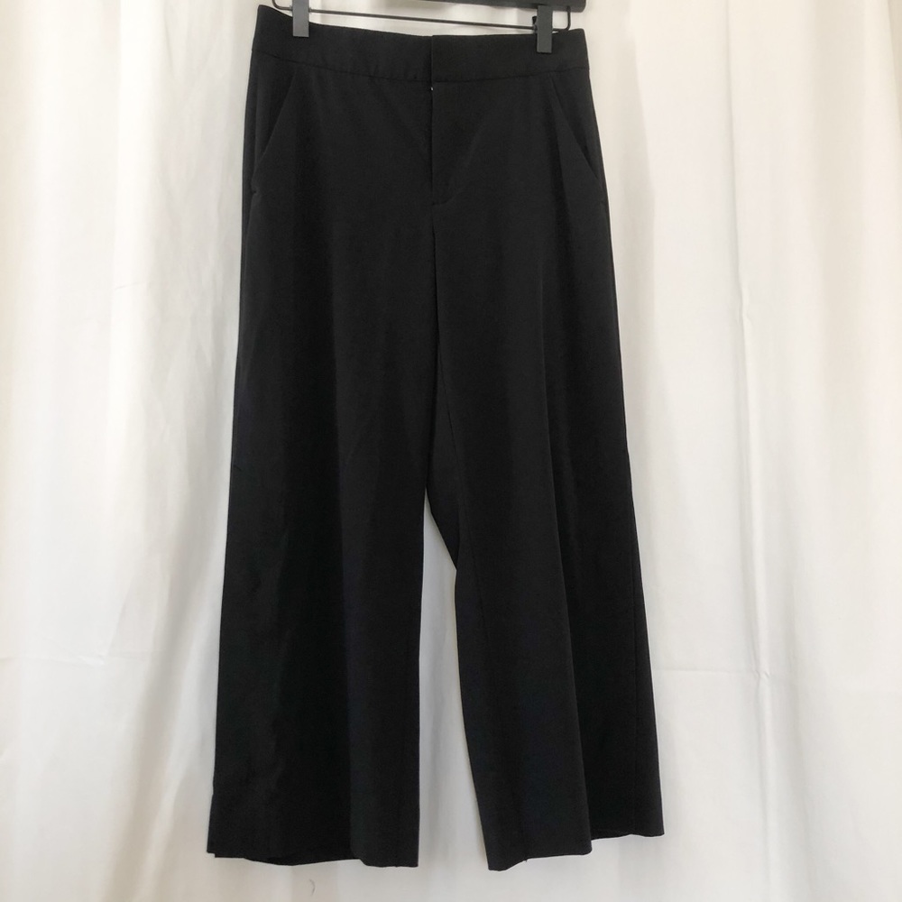 Athleta tribeca button crop gauchos.